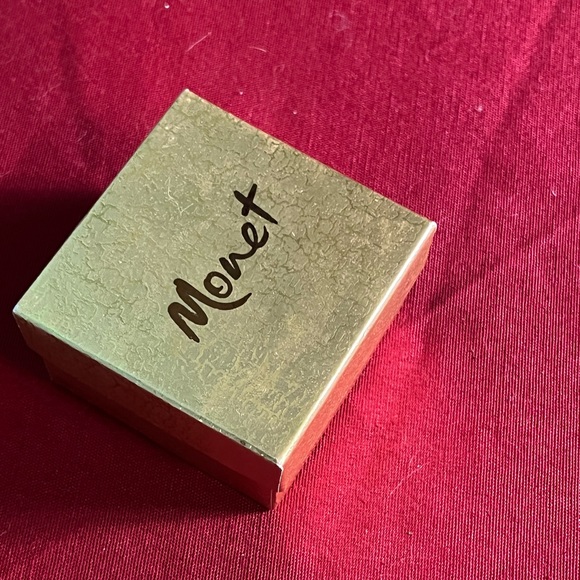 MONET💥VINTAGE~NIB💥Gold Plated Bow with Faux Pearl Brooch - Picture 5 of 5